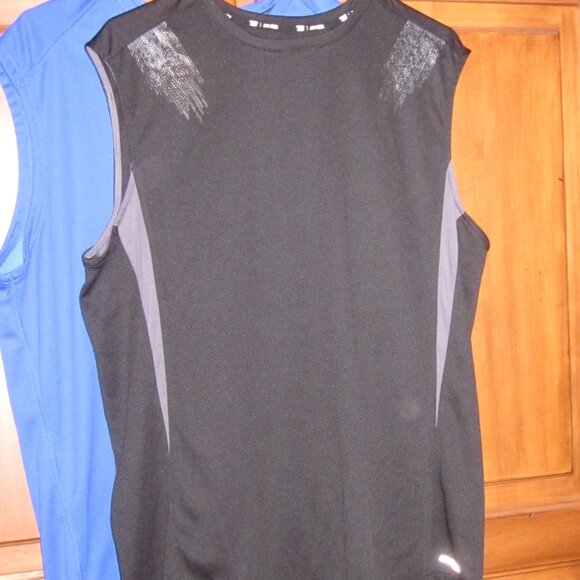 Men's XL Bundle Sleeveless Athletic Shirts - Picture 7 of 7